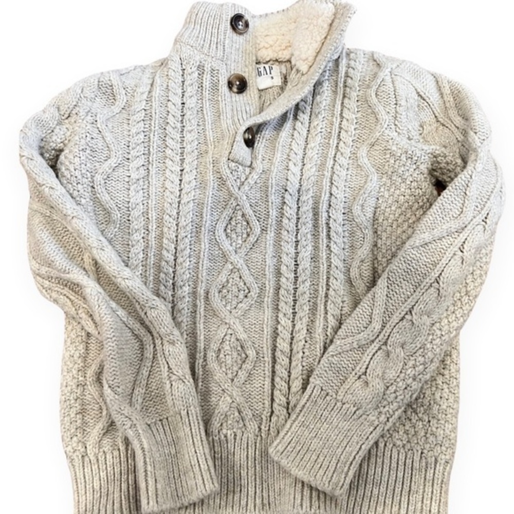 Gap sweater
